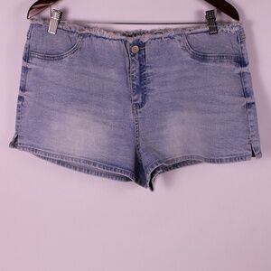 Vanilla Star Light Wash Denim Shorts (Size 13)